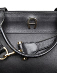 Aigner Vintage Handtasche im hochwertigem cleanen Design mit Goldakzenten