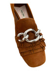 Miu Miu Wildlederpumps mit Fransen und Logo-Schnalle