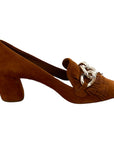 Miu Miu Wildlederpumps mit Fransen und Logo-Schnalle