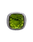 N.N. Cocktailring mit grünem Schmuckstein und Zirkonia-Akzenten