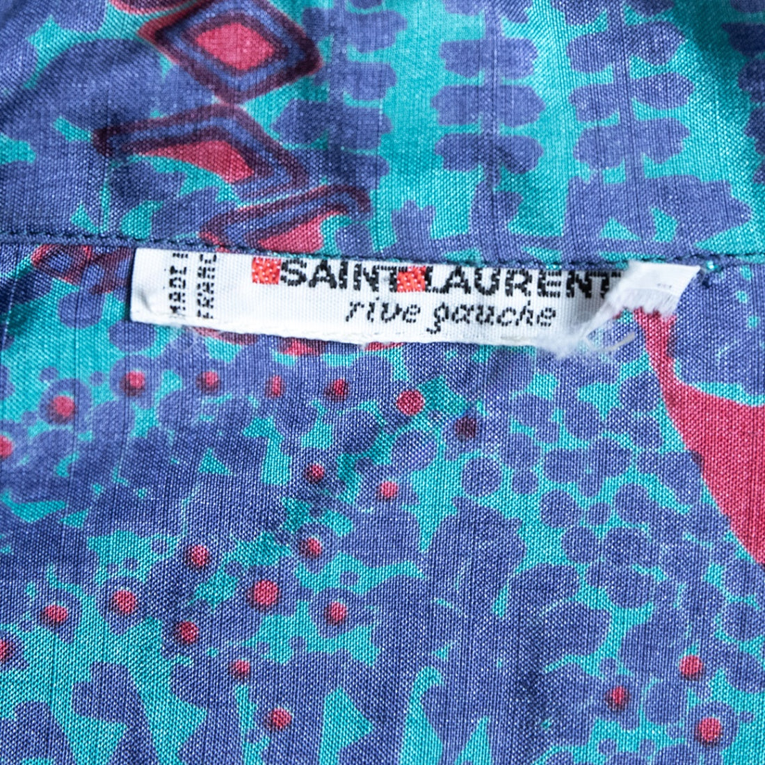 Yves Saint Laurent Rive Gauche Vintage Bluse mit auffälligem Allover-Print und Bindegürtel