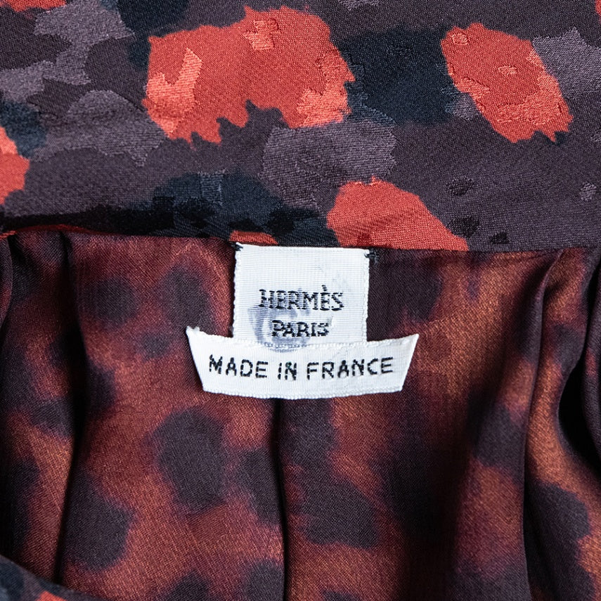 Hermès Vintage Kleid aus reiner Seide mit ikonischem Animal-Print und Wasserfallkragen