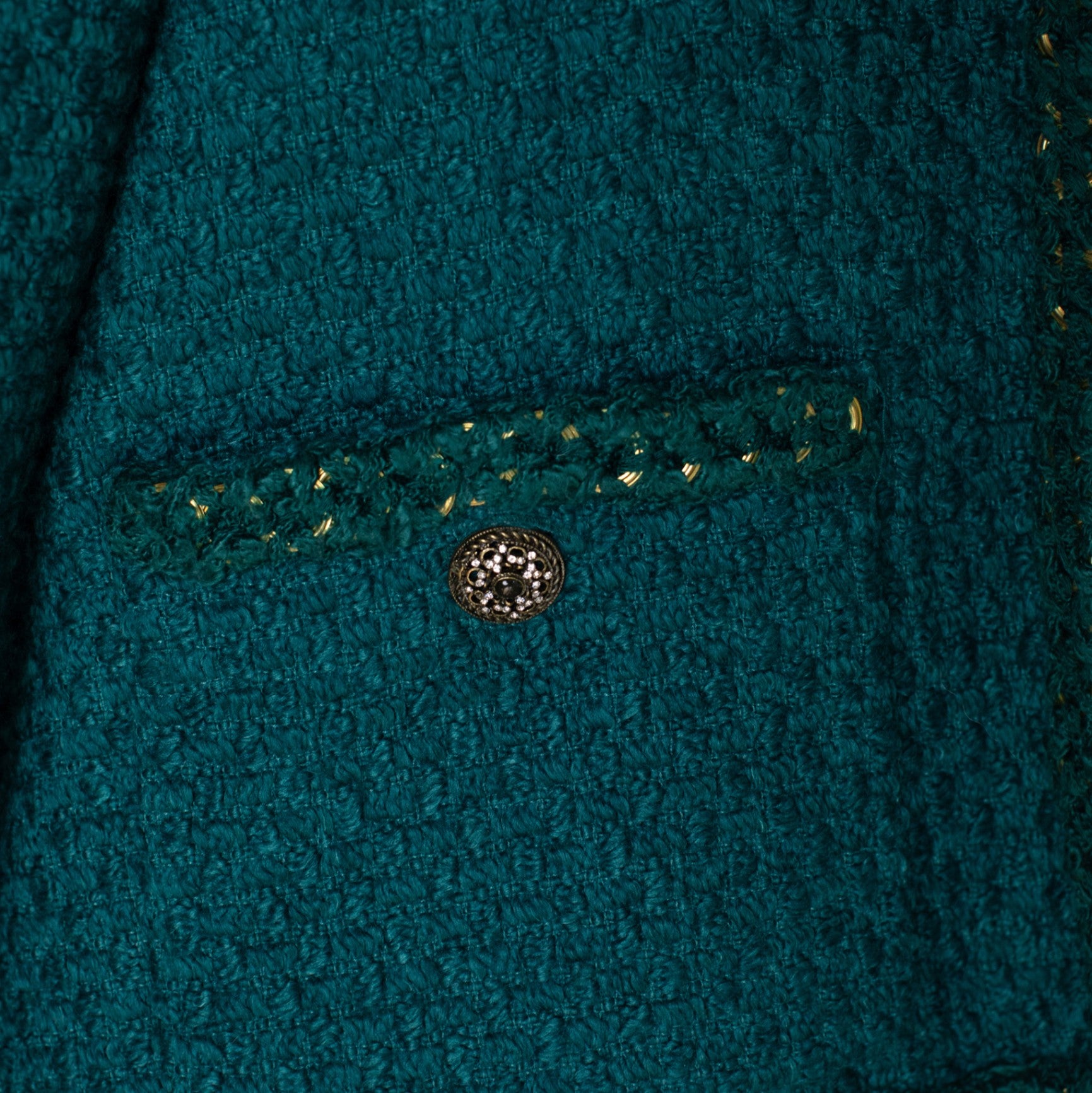 Chanel Weit geschnittener Vintage Blazer mit breitem Revers und aufgesetzten Taschen mit Signature-Knöpfen