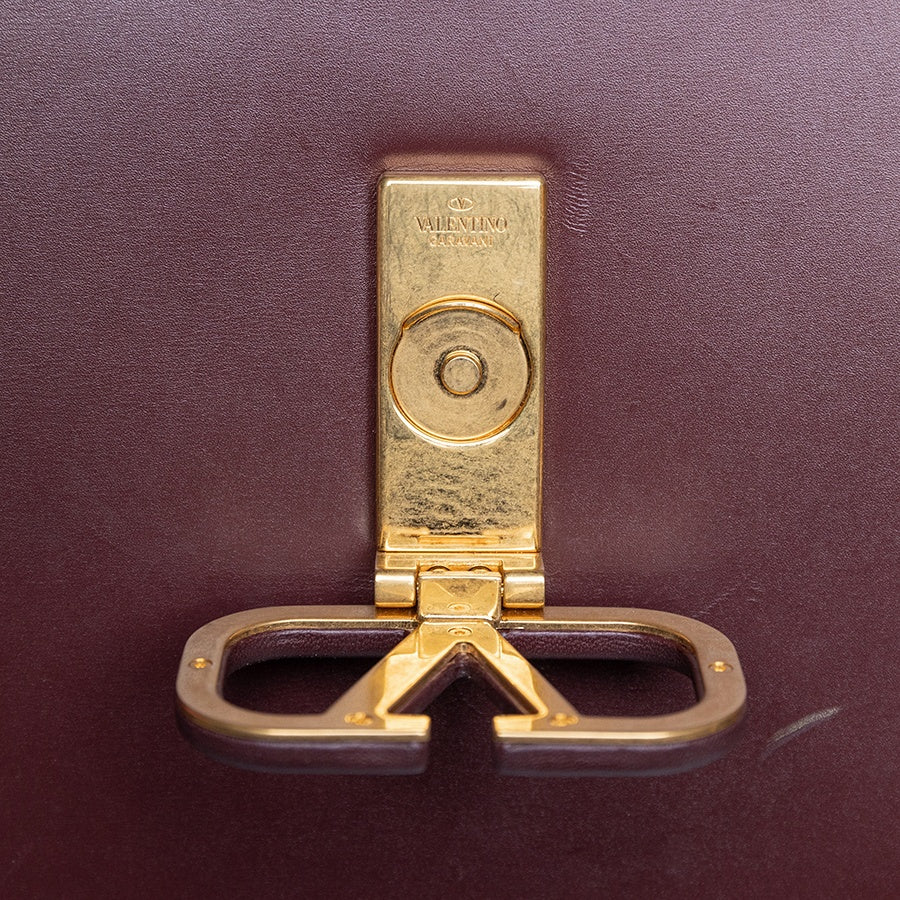 Valentino Box Bag aus Leder mit Signature-Logo