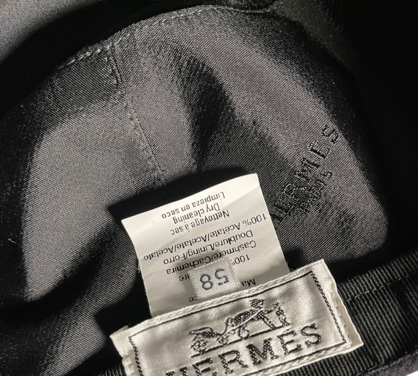 Hermès Bucket Hat aus Kaschmir mit schmalem Schirm