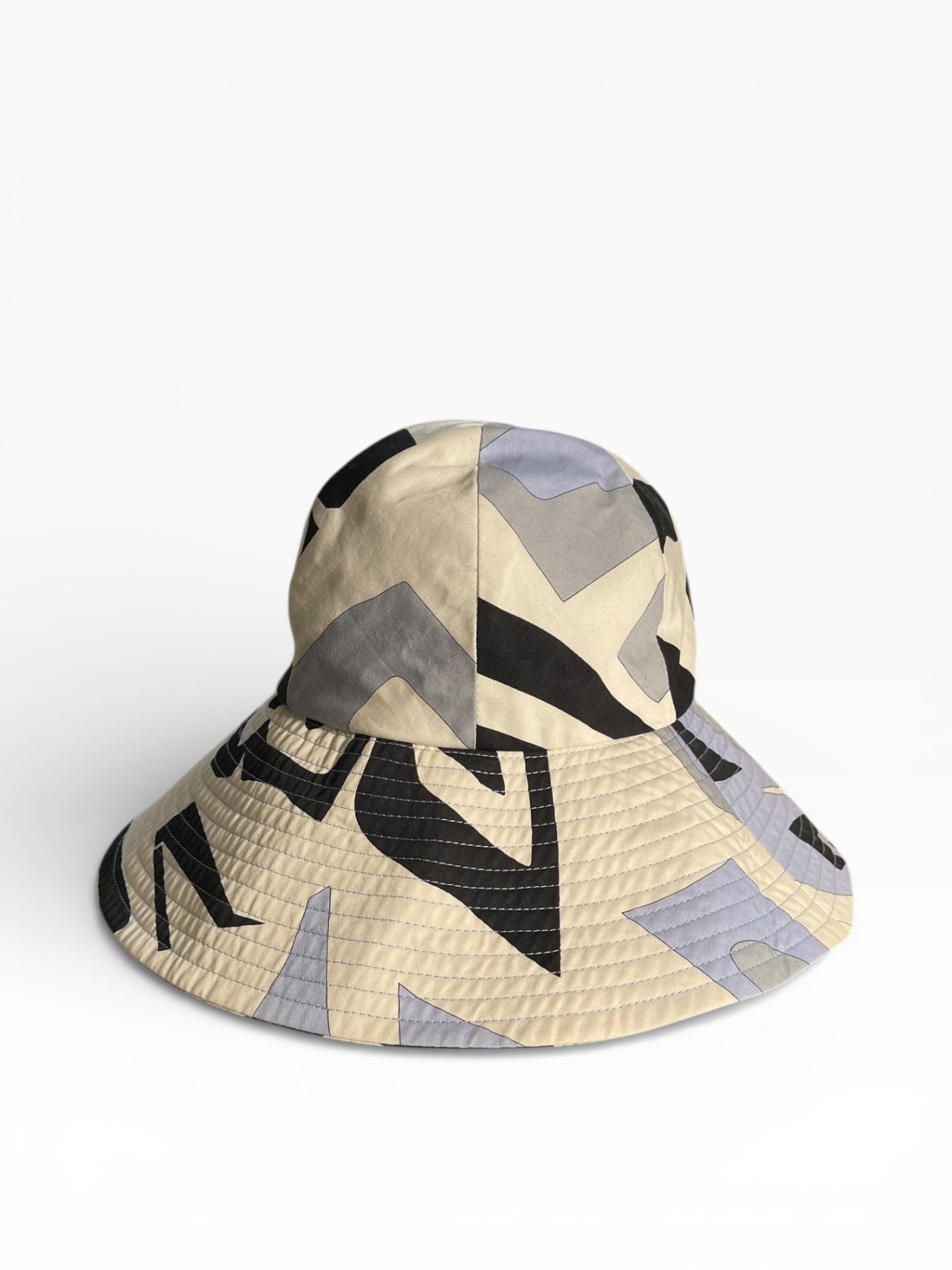 Emilio Pucci Sonnenhut im Signature Print