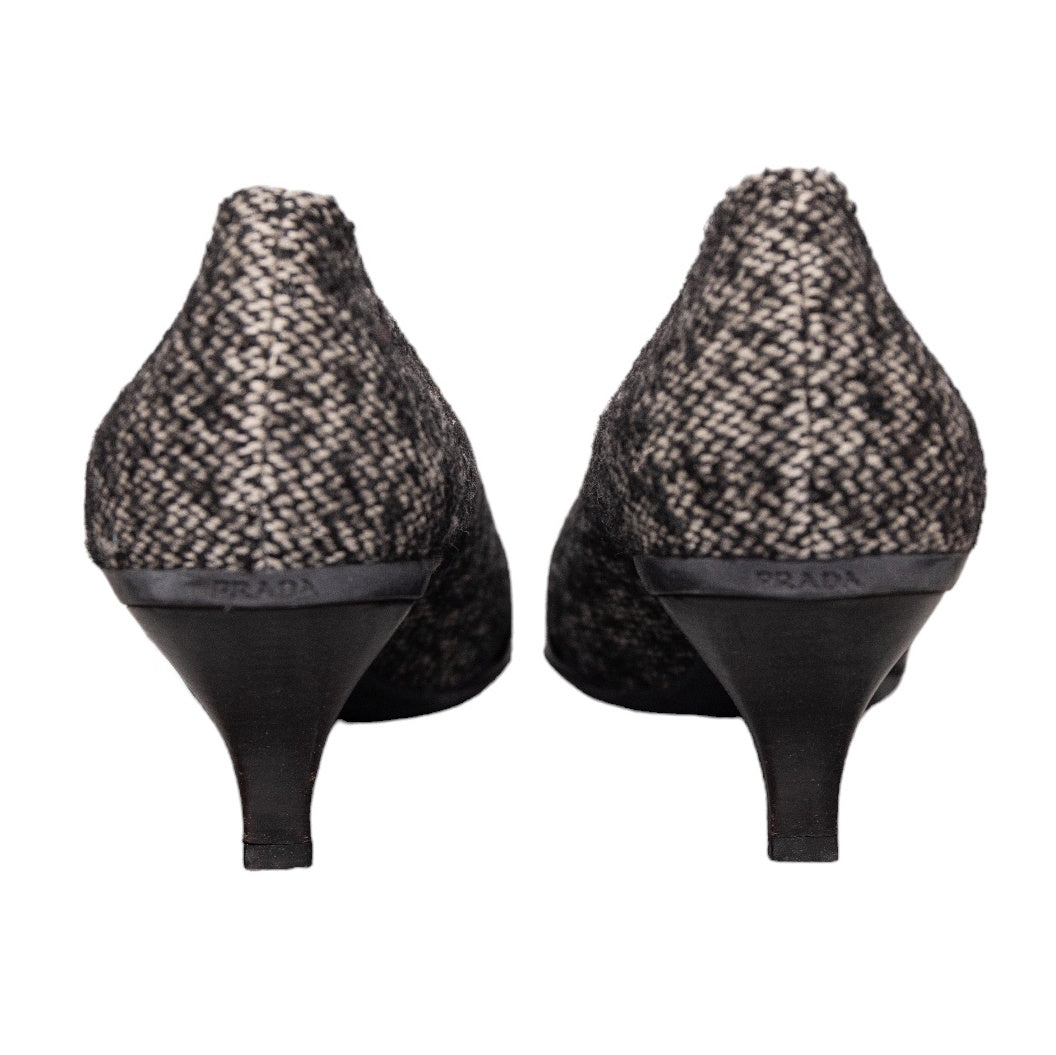 Prada Kitten Heels aus Leder und Tweed