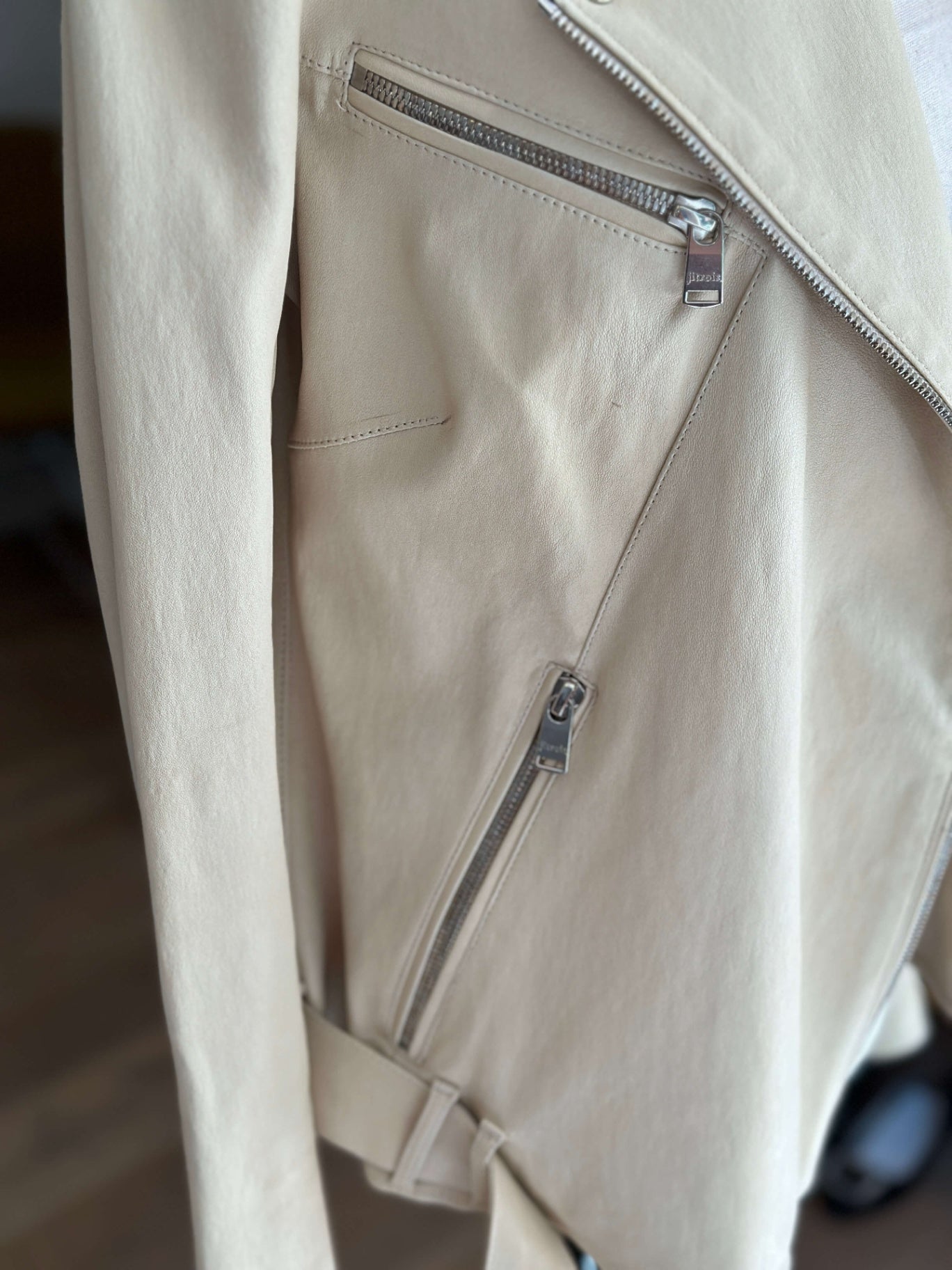 Jitrois Lederjacke im Bikerstil