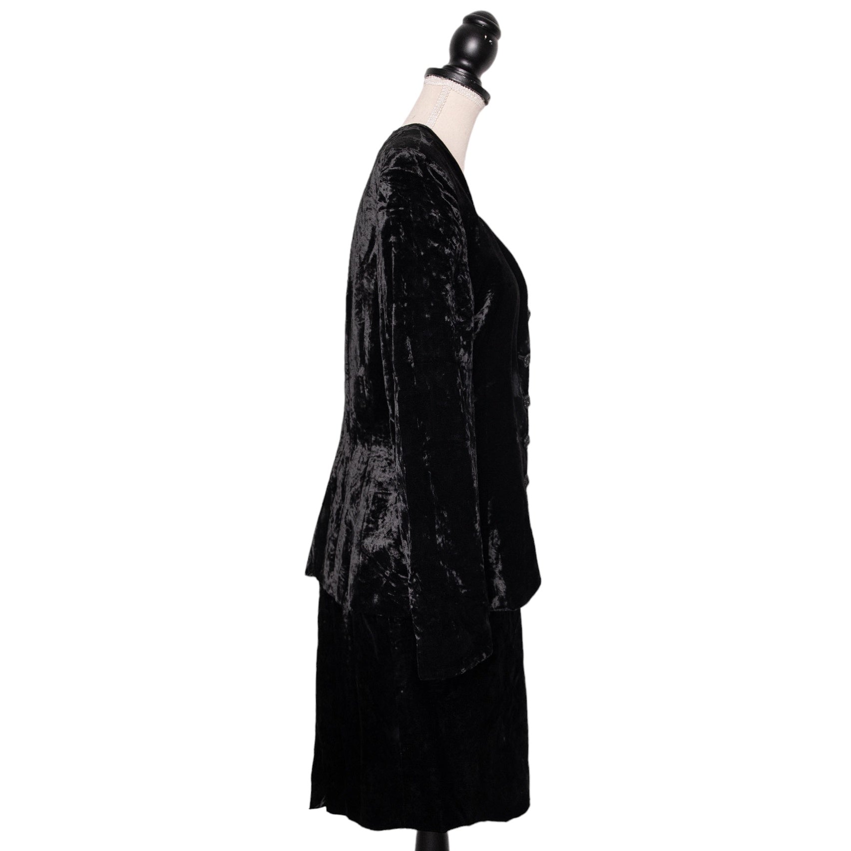 Valentino Vintage Kostüm aus Samt mit Signature Knöpfen