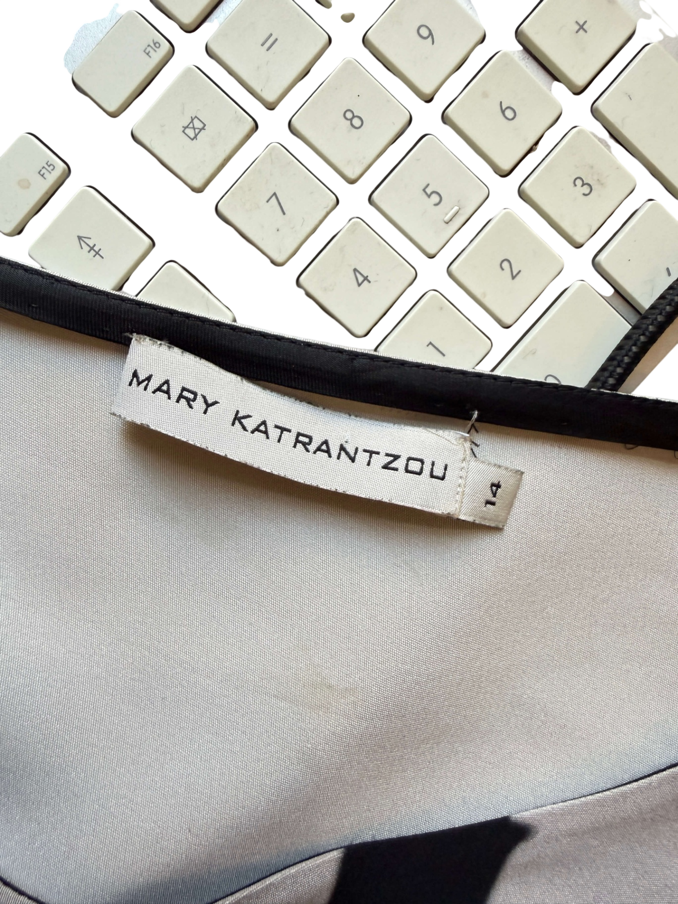 Mary Katrantzou Kleid im Grafikprint mit Taschen 