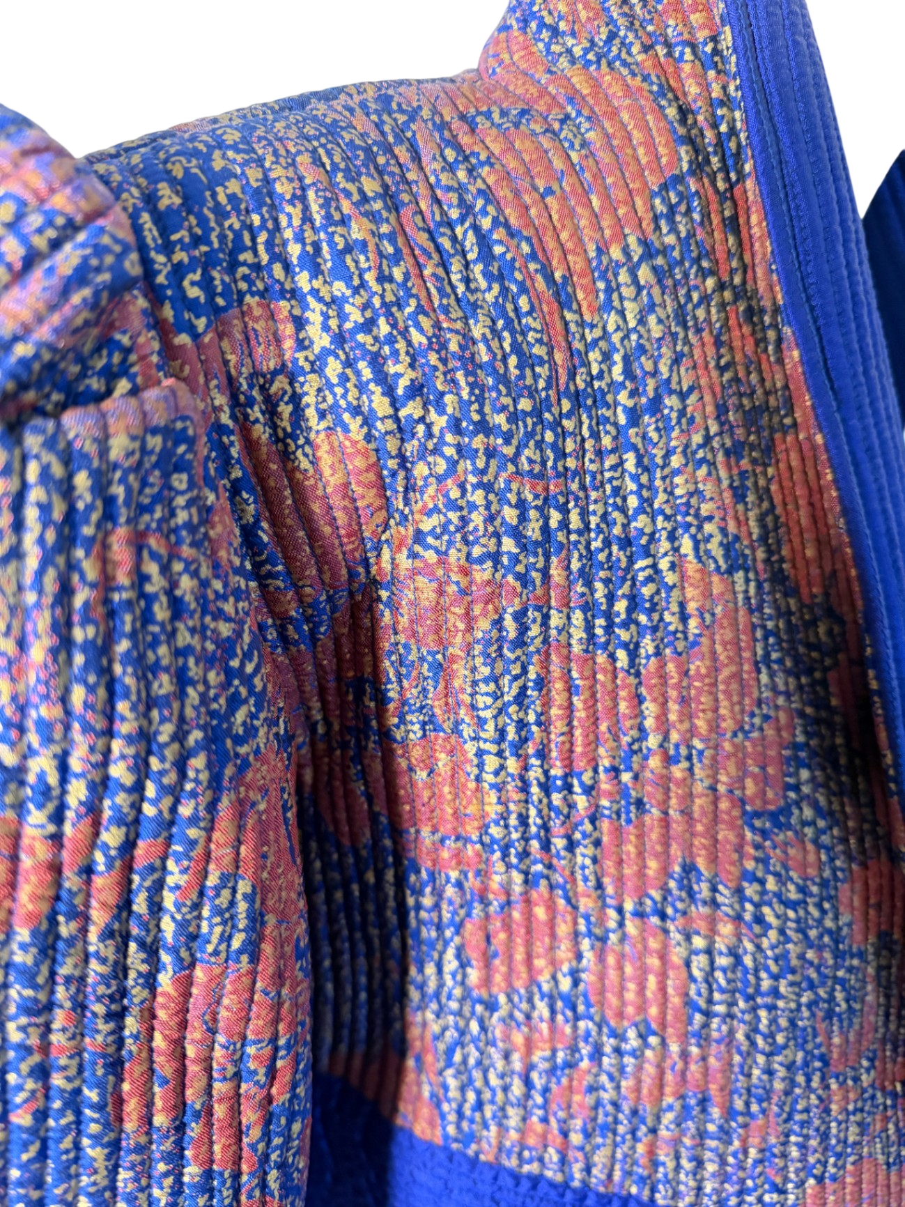 N.N. Vintage Seidenjacke im Cropped-Stil