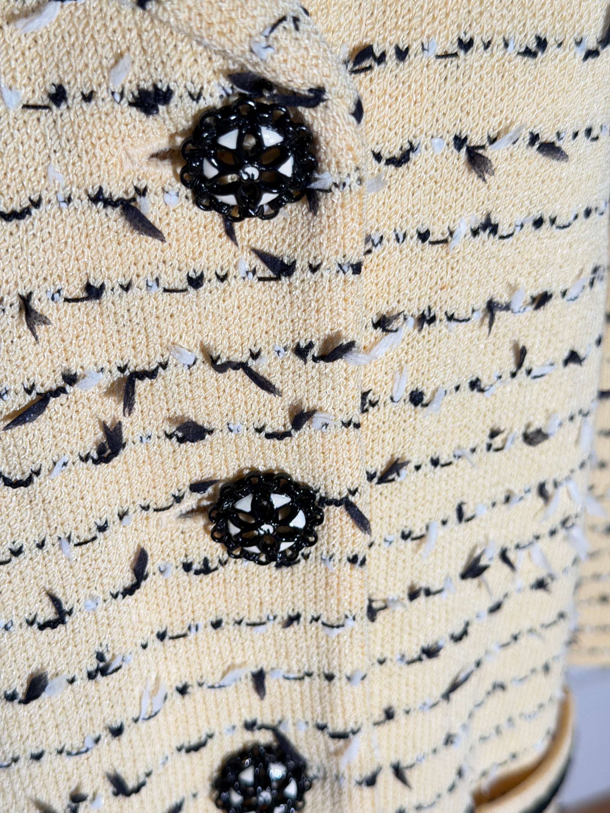 St. John Kastig geschnittene Jacke mit aufgesetzten Taschen und Revers