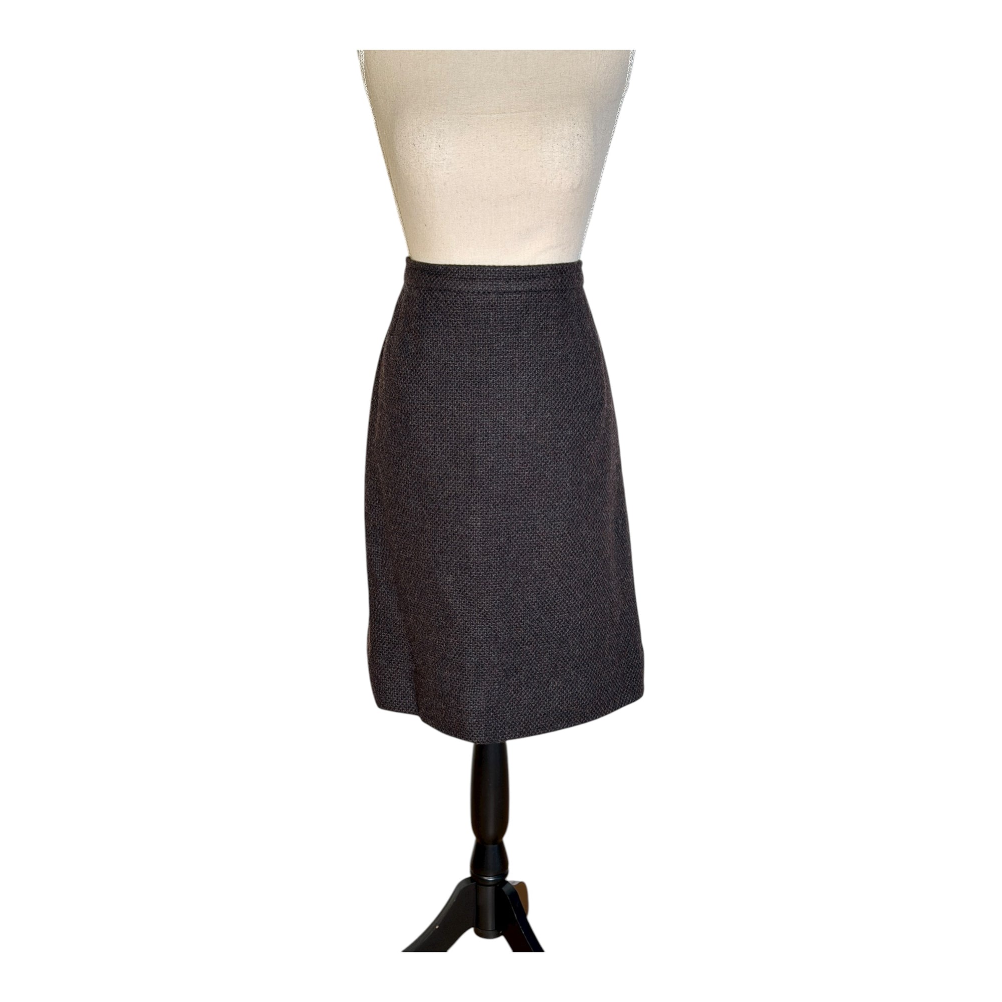 Chanel Kostüm aus cropped Vintage Blazer mit aufgesetzten Taschen und schmalem Rock