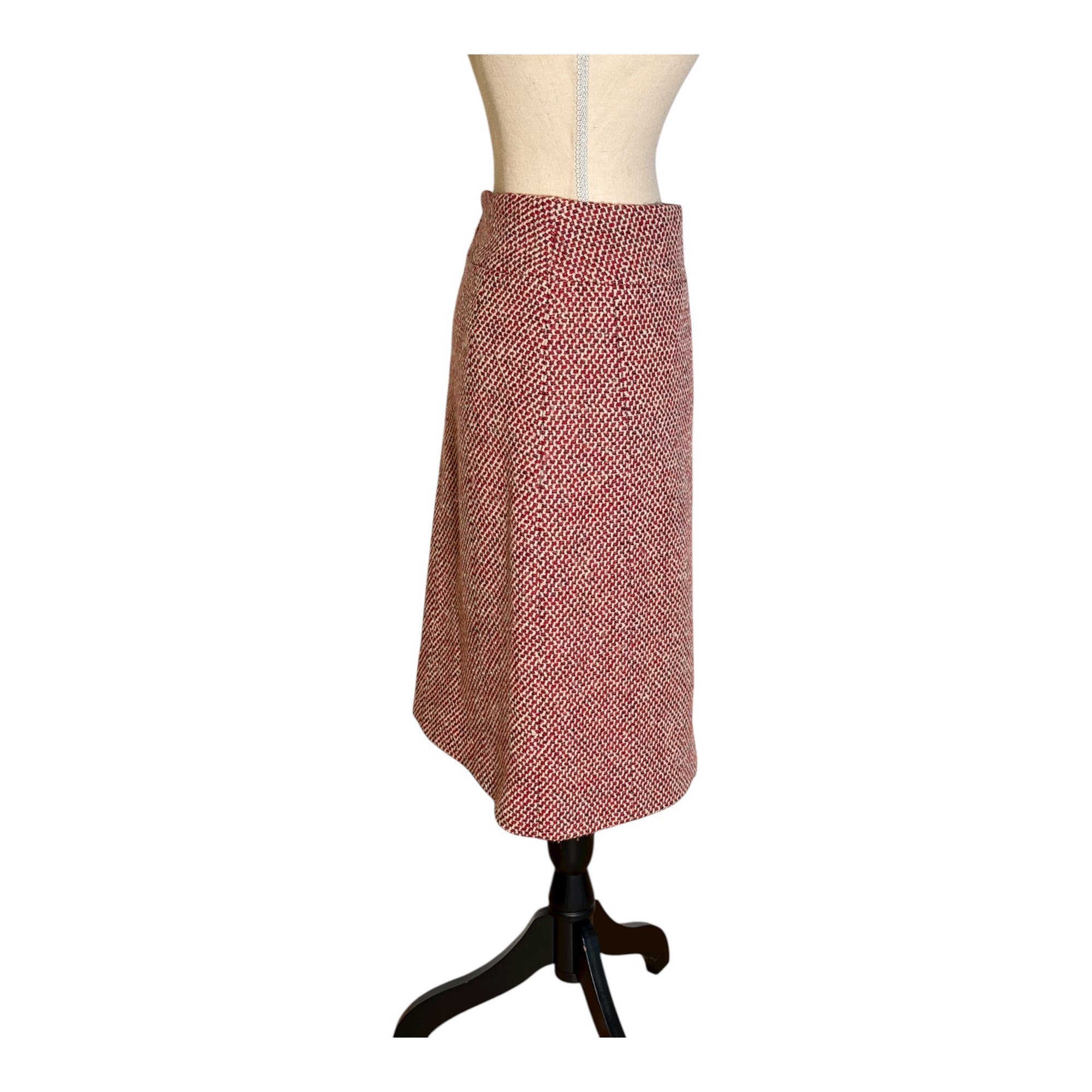 Chanel Vintage Kostüm aus Blazer mit goldenen Signature-Knöpfen und klassischem Rock