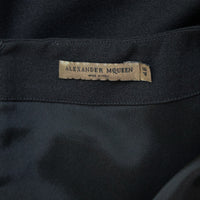 Alexander McQueen Gerafftes, tief ausgeschnittenes Wintercocktailkleid aus Wolle