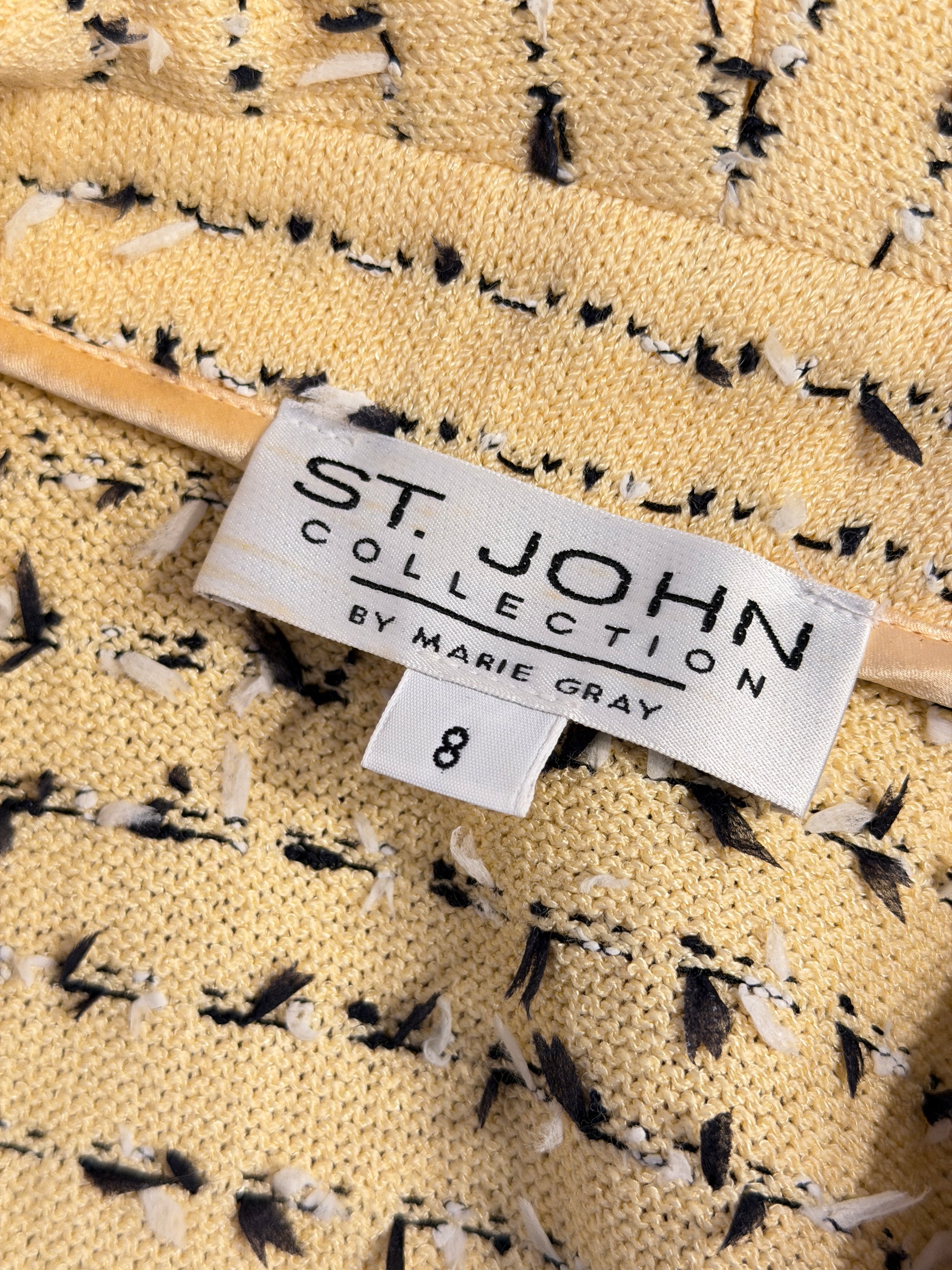 St. John Kastig geschnittene Jacke mit aufgesetzten Taschen und Revers