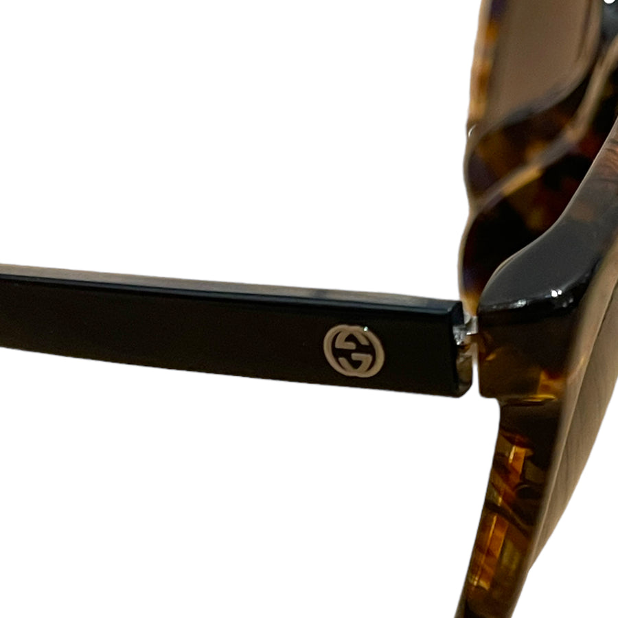 Gucci Sonnenbrille in Hornoptik mit dunkelblauen Bügeln