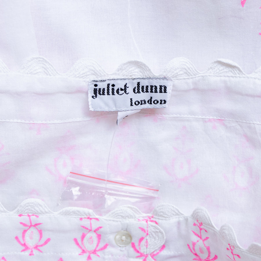Juliet Dunn Rosa bedrucktes Sommerkleid in Midilänge mit Knopfleiste und aufgesetzen Taschen