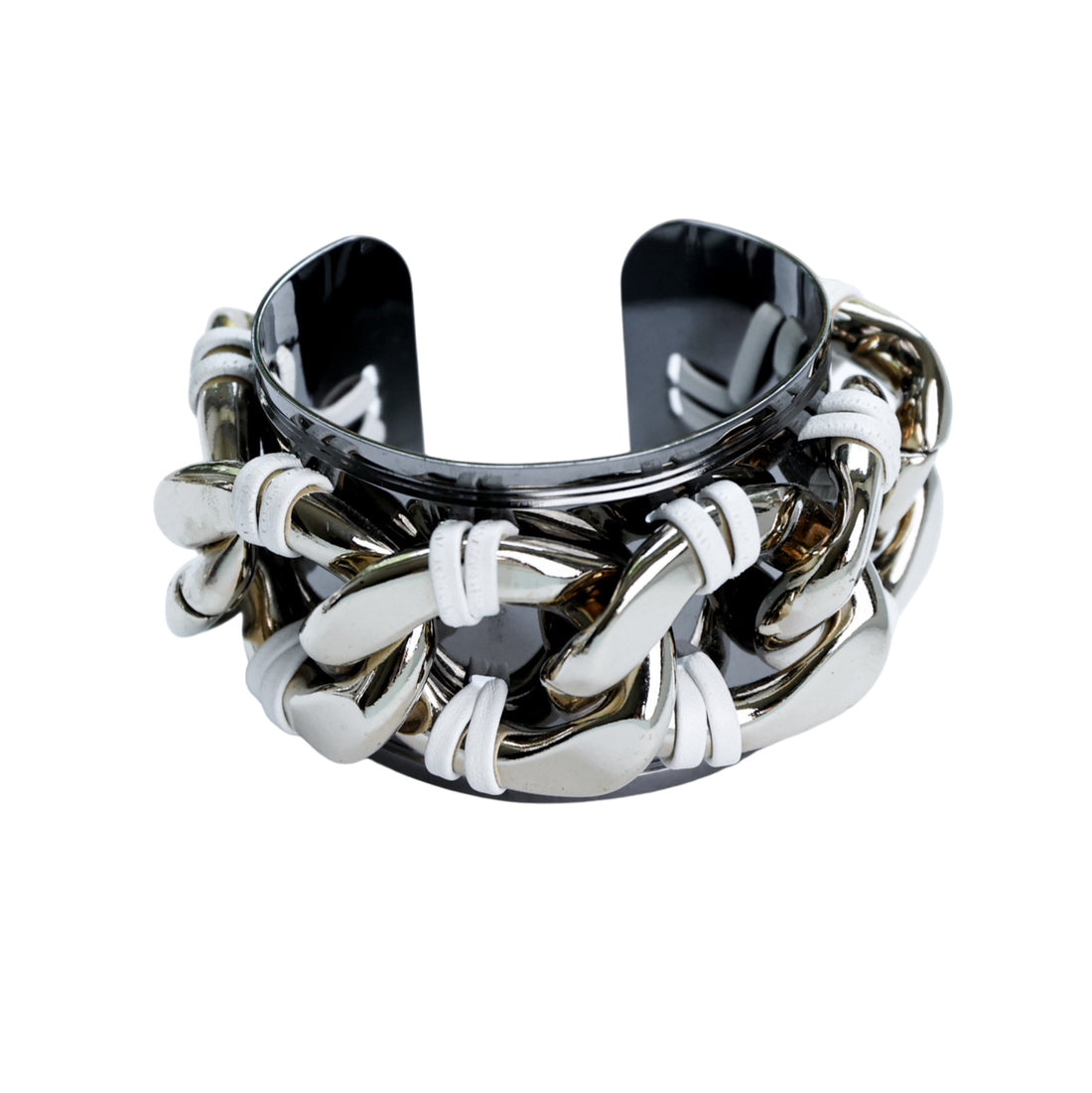 Pluma Elaborately designed bracelet with chain details