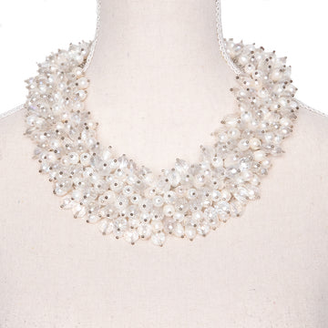 Lua Aufwändiges Collier aus weißen und transparenten Perlen