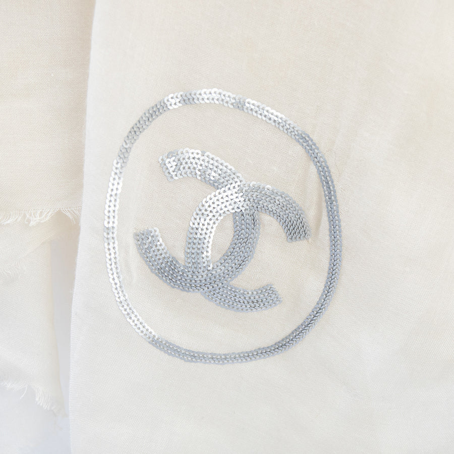 Chanel Schal mit eingesticktem Logo