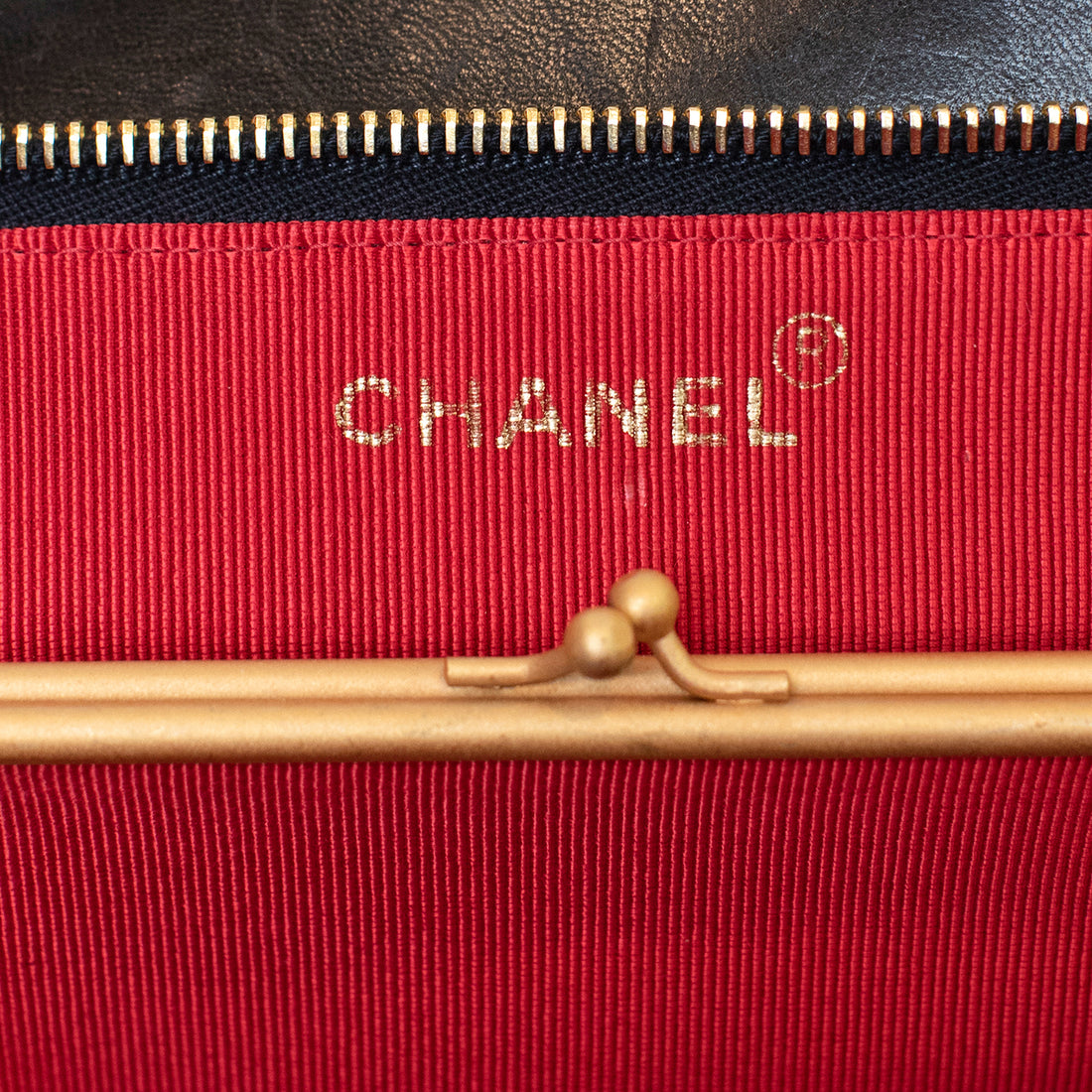 Chanel Vintage Schultertasche mit Reißverschluss und herausnehmbarem Stoffportemonnaie