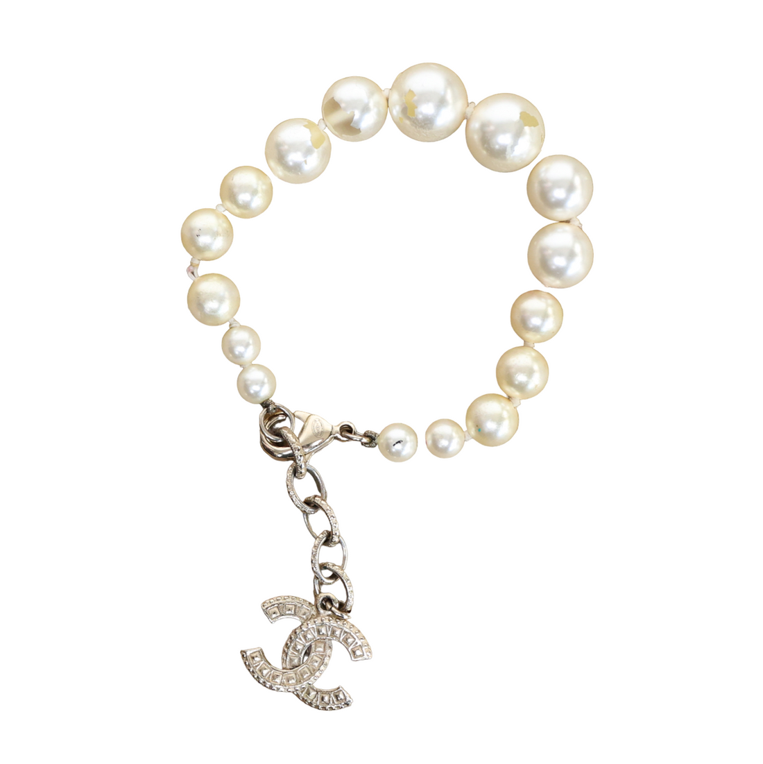 Chanel pearl bracelet with logo clasp