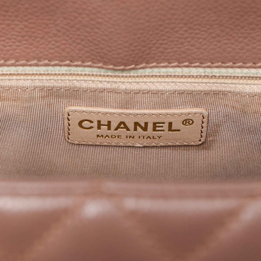 Chanel shoulder bag with CC logo and external pocket