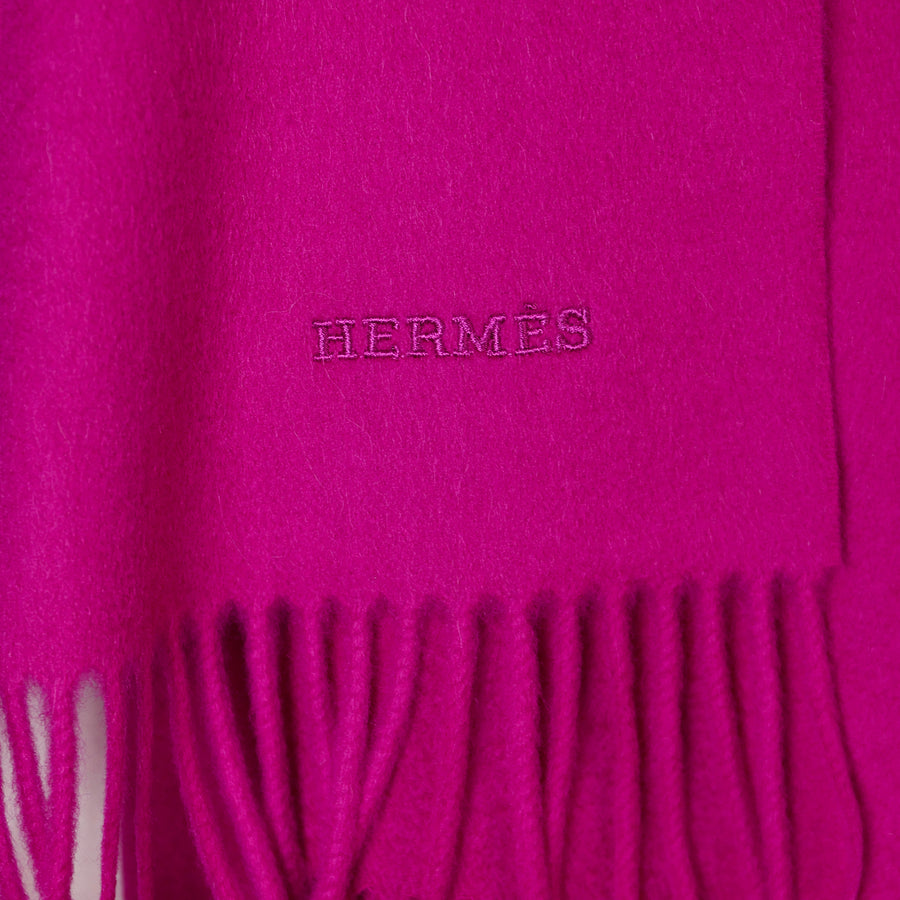 Hermès Kaschmirschal mit Fransen in Fuchsia