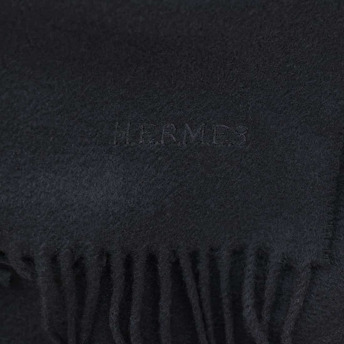 Hermès cashmere scarf with fringes in black
