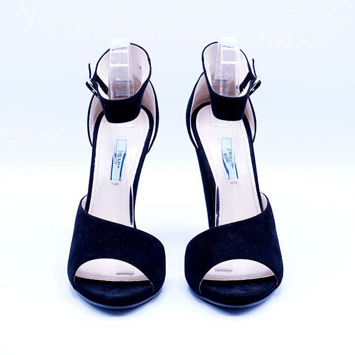 Prada Hohe Wildleder Sandalen mit Signature-Absatz