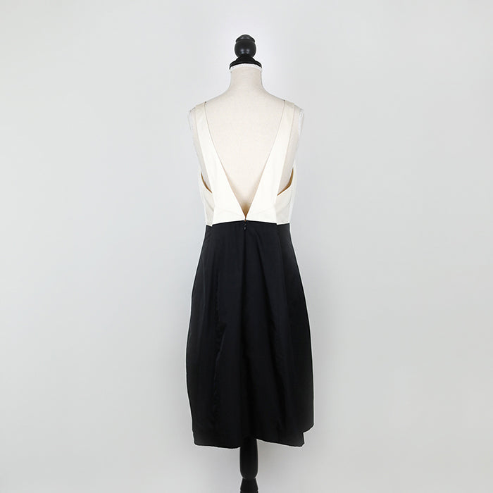 Chanel Two-Tone Seidenkleid mit tiefem Rückenausschnitt